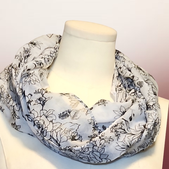 unbranded Accessories - Floral Infinity Scarf ☆ White & Black ☆ 100% Polyester ☆ Women's ☆ Flower❥ Theme